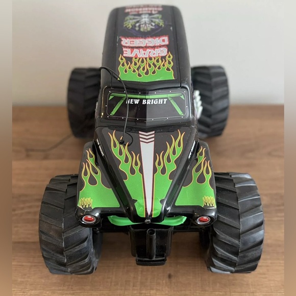 New Bright Remote Control Grave Digger Monster Truck No Remote Untested As Is - Picture 6 of 9